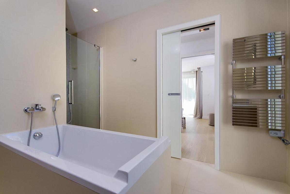 Luxury Seafront Villa My Dream With Private Pool, Jacuzzi And Staff At The Beach On Brac Island - Sumartin Selca  Exterior photo